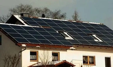 Com col·loqueu un panell solar bifacial?
